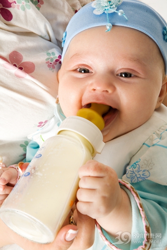 婴幼儿 喂奶 喝奶 奶瓶 牛奶_8826552_xxl