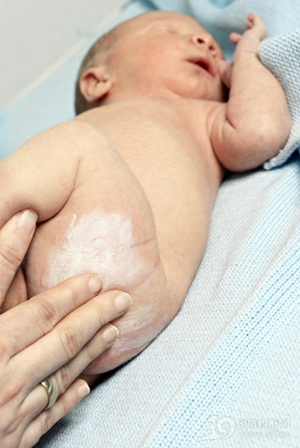 0-3岁是护肤黄金期 一定要给宝宝做好肌肤护理 